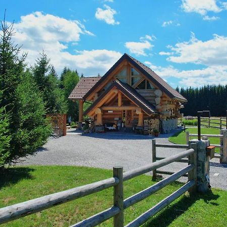 Kraljica Sume - Divjake Log Home Hlevci ภายนอก รูปภาพ