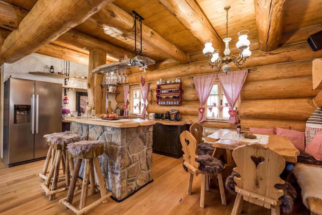 Kraljica Sume - Divjake Log Home Hlevci ภายนอก รูปภาพ