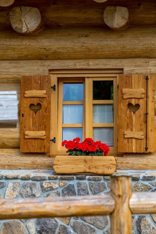 Kraljica Sume - Divjake Log Home Hlevci ภายนอก รูปภาพ