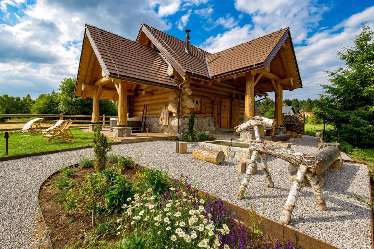 Kraljica Sume - Divjake Log Home Hlevci ภายนอก รูปภาพ