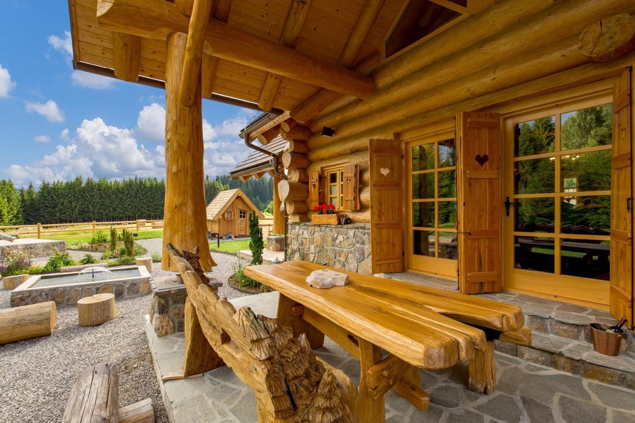 Kraljica Sume - Divjake Log Home Hlevci ภายนอก รูปภาพ