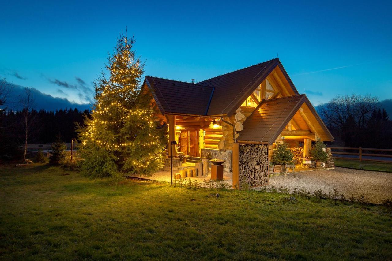 Kraljica Sume - Divjake Log Home Hlevci ภายนอก รูปภาพ