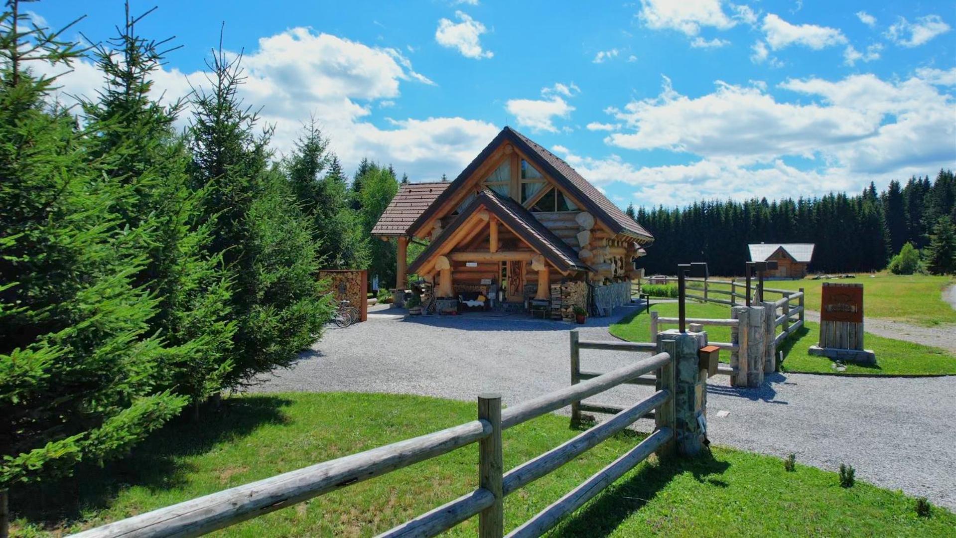 Kraljica Sume - Divjake Log Home Hlevci ภายนอก รูปภาพ