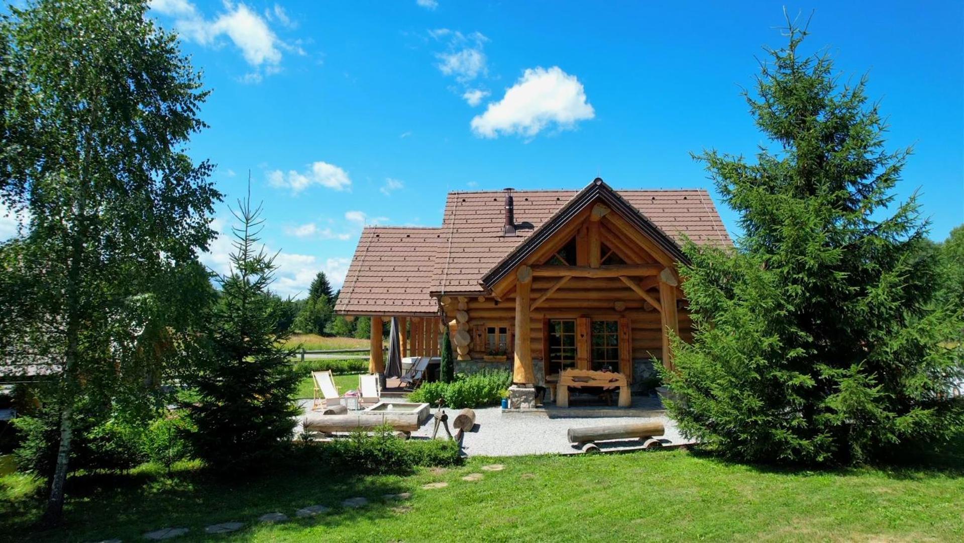 Kraljica Sume - Divjake Log Home Hlevci ภายนอก รูปภาพ